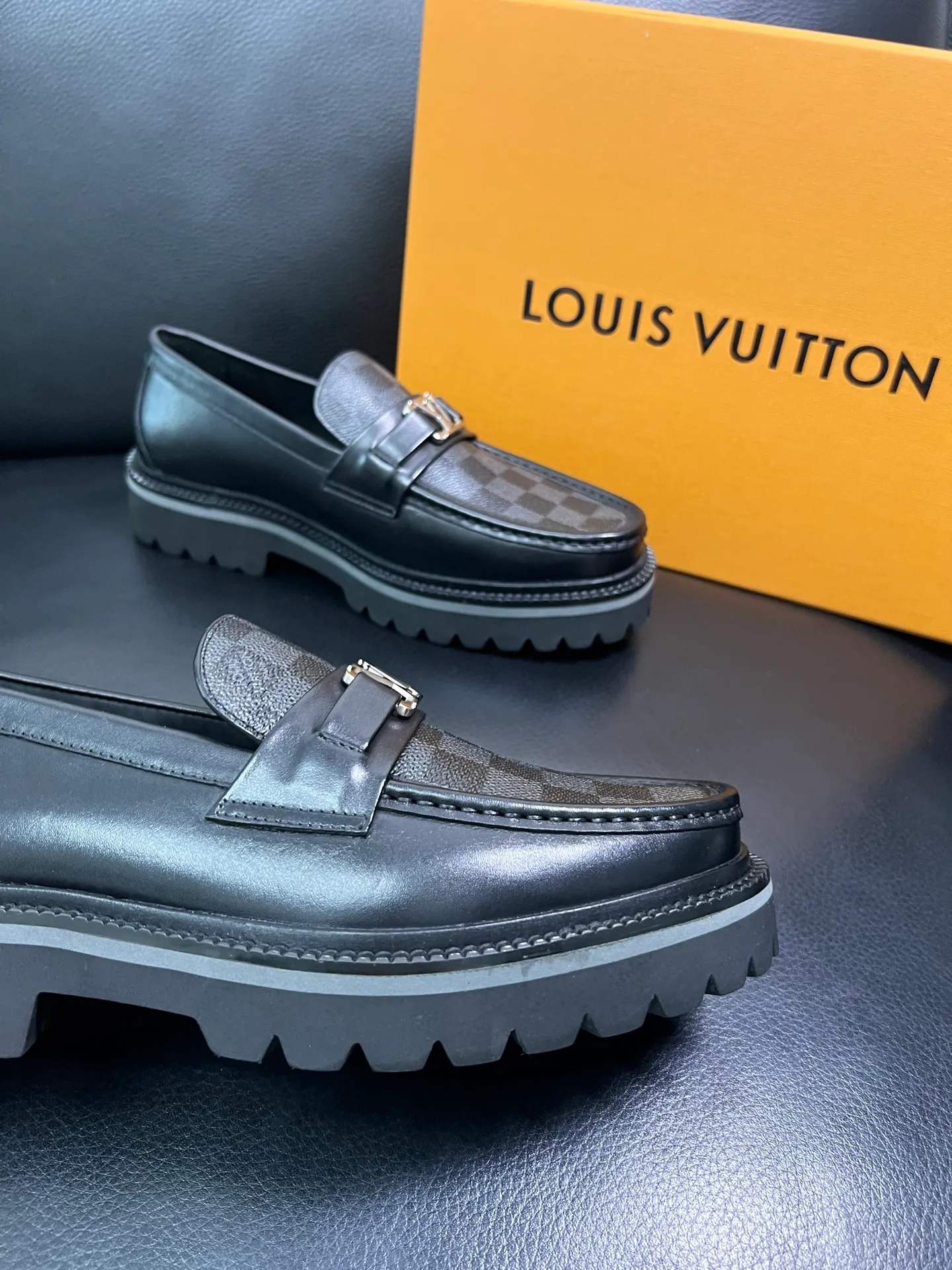 Men's shoes 💰780 Lv top purchasing Louis Vuitton leather shoes counter synchronization, uppers imported from Italy, imported water-dyed cowhide lining, soles: original soles specially provided by the original factory, original factory follow-up goods, high quality, welcome to compare, code number 38-44 (customized 45) 85842